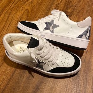 Vintage Havana White and Black Sneakers